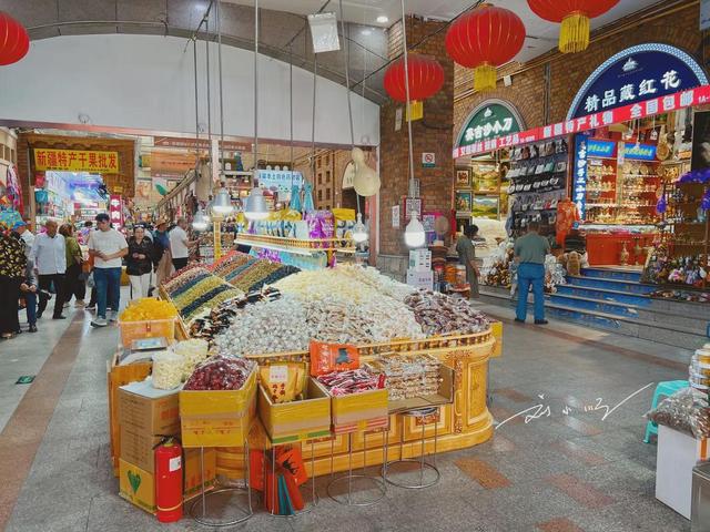 “世界最大巴扎”就在新疆乌鲁木齐？满满西域风情，还是4A级景区