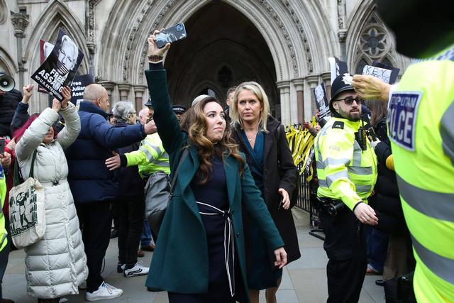 英政府仍未调查曼斯顿丑闻，今又军营安置难民，恐重蹈覆辙