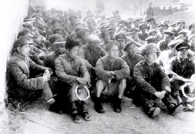 1935年，一名国军小兵被红军俘虏，17年后，他的名字传遍全世界