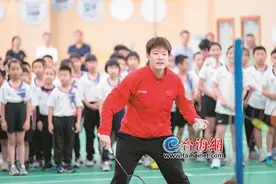 我与世界冠军面对面 苏杯冠军走进厦门槟榔小学图片