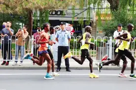 齐心协力 精心护航图片