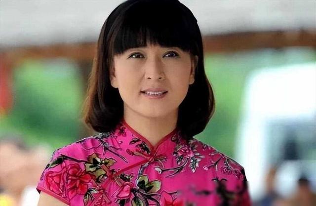 赵本山担心的事发生了！53岁闫学晶最大遗憾	，是没听他一句老人言