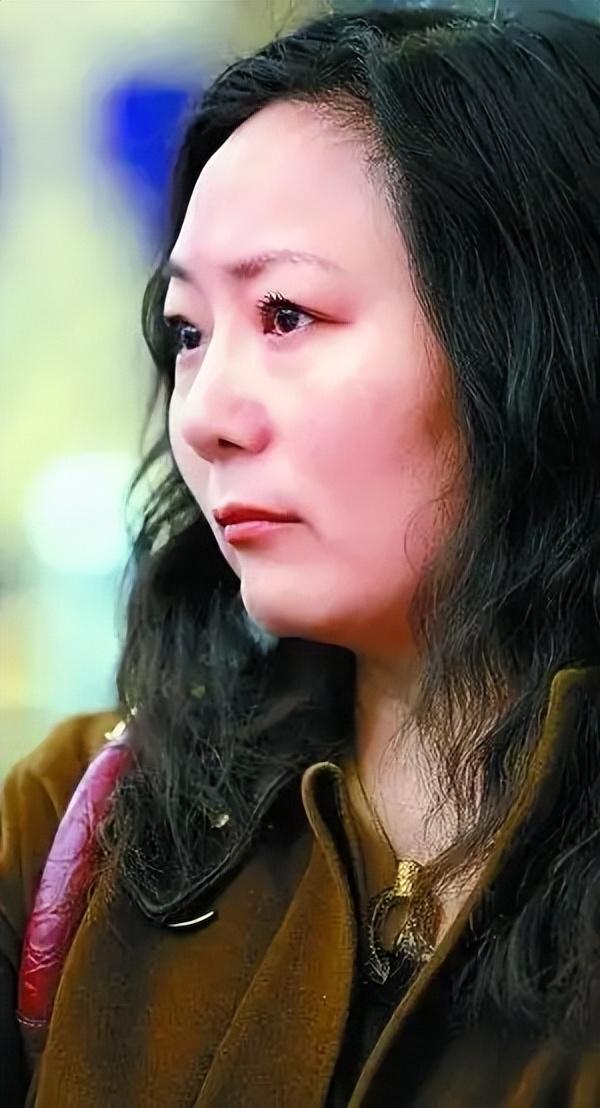 手握11万亩地皮，银行存七百多亿，她才是我国隐形“地产女首富”