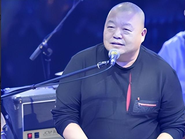 她连上4次春晚，和恩师同居怀孕，被骗流产，57岁依然无人敢娶