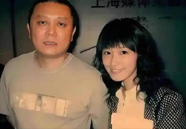 从19岁开始男人不断，半百了还没玩够，“风流才女”徐静蕾现形记
