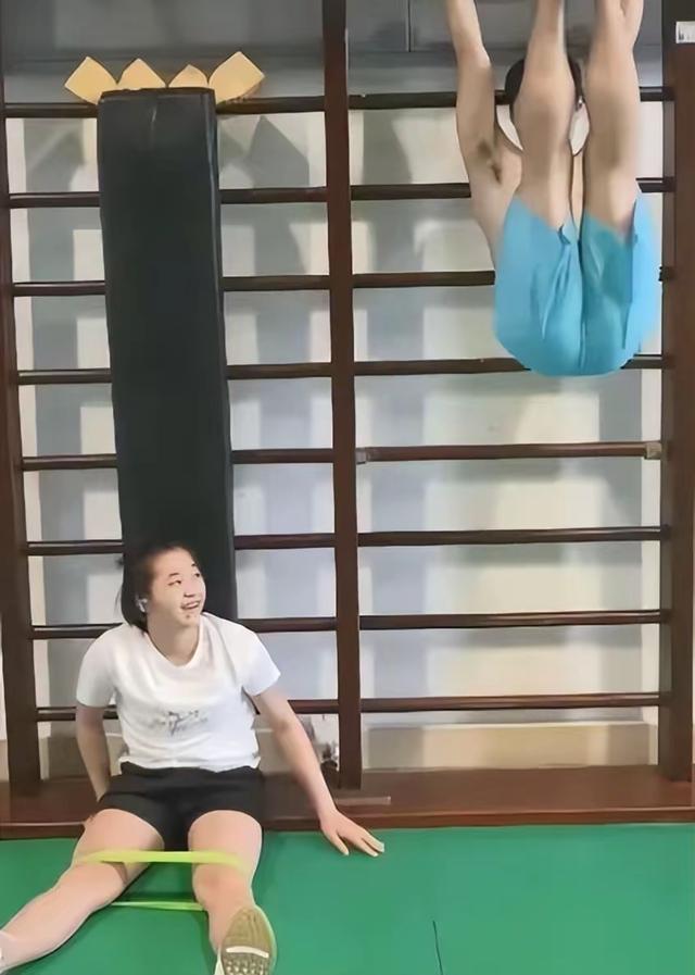全红婵胖了0.06分，谢佩玲赢了0.06分！中国跳水少女的残酷青春！