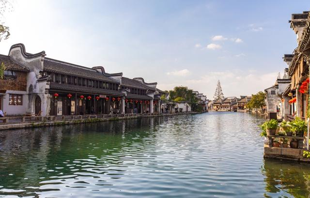 中国夜景最美的五个古镇，绝美风情醉游人，你打卡过几个