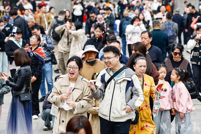 中国游客夺回榜一大哥，国庆假期日均200万人出境，网红泰国失宠