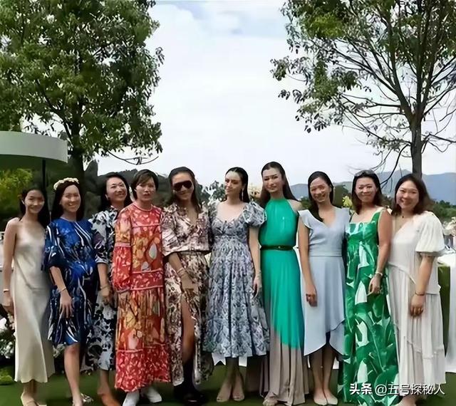 霍震霆没想到，44岁儿媳郭晶晶再次官宣喜讯，让整个阔太圈沉默了