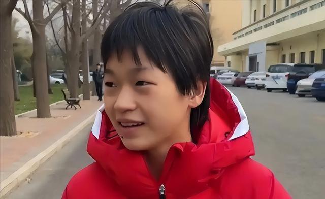 这次被央媒“点名”的陈芋汐，暴露真实处境，原来全红婵没说错
