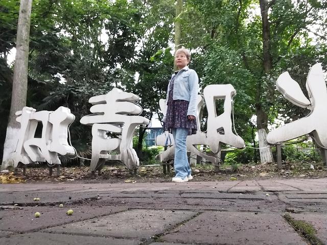 54岁丧偶女人不找男人，四处流浪真的好吗？