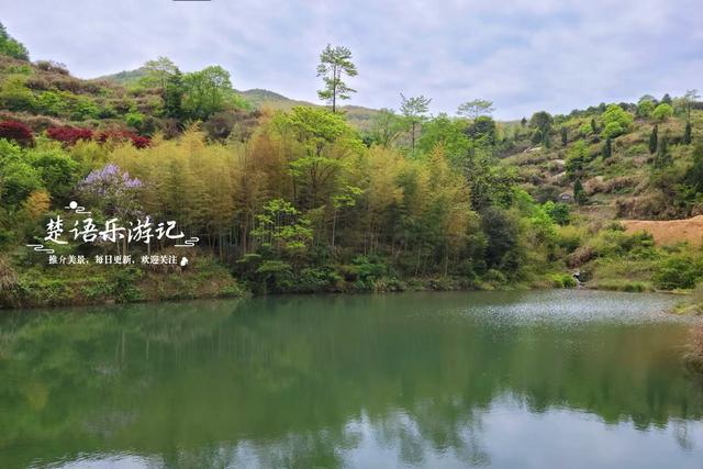 浙江宁波有一条清幽长溪，沿途3个古村犹如世外桃源，成休闲胜地