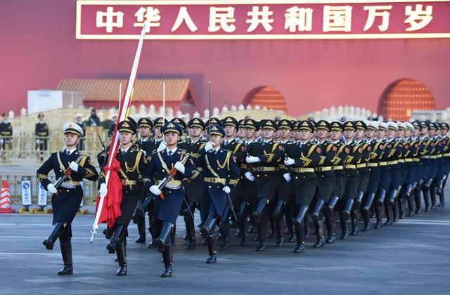 天安门旗台下为啥要装一台空调？明明哨兵都享受不到，看完才明白