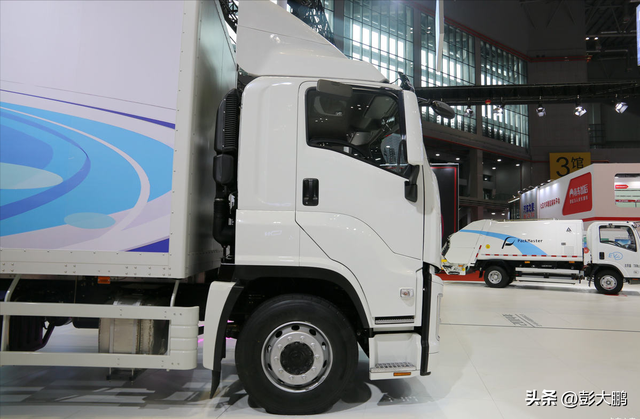 庆铃FVR货车，货箱长度8.6米，最高时速105公里/小时