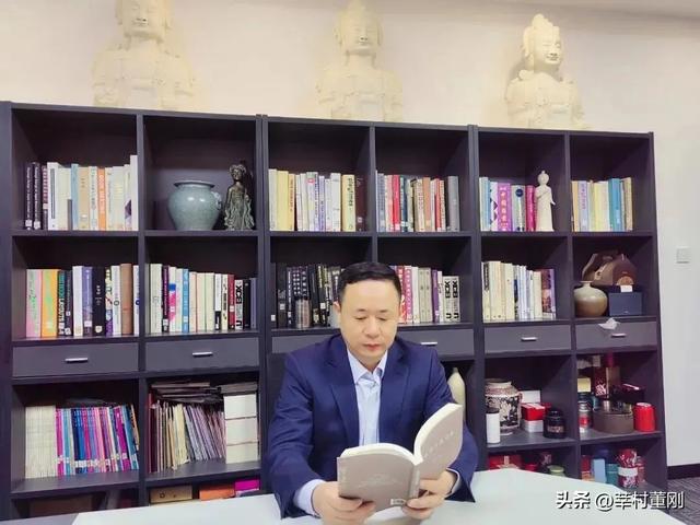 在秦岭山下支教，一只黑花蝴蝶嚣张地闯进我的卧室