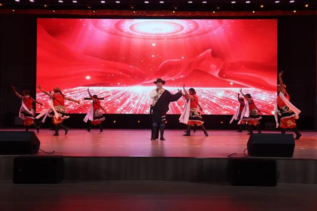 玛曲第十六届格萨尔赛马会迎宾晚会开幕 共谱草原文化华章