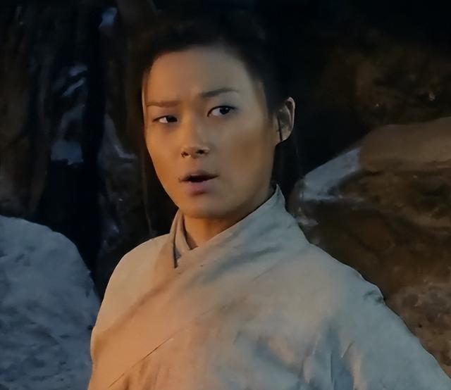 轮椅出行，不能躺下，41岁患“不死癌症”的李宇春，现状如何呢？