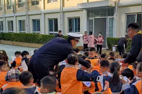 安徽宿州：交警联合松果出行开展安全进校园宣讲活动图片