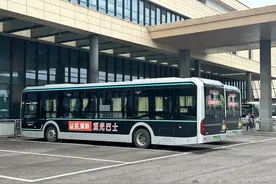 冷饮、解说、赶海工具…日照观光巴士又整活了！网友：公交中的天花板…图片