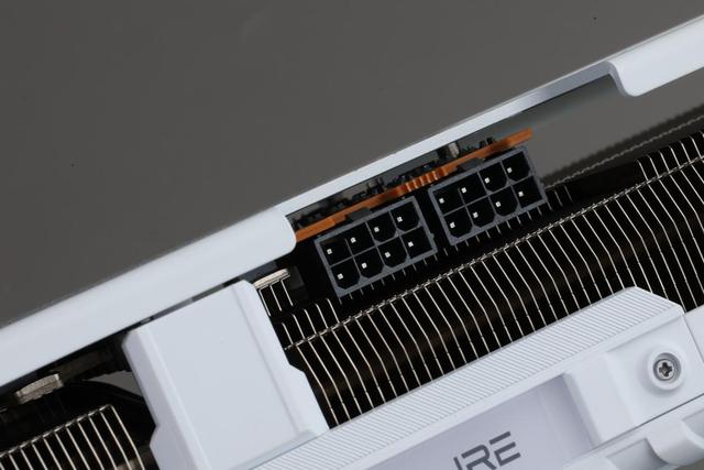 光栅游戏胜过RTX 5060 Ti，专业领域全面加速4倍领先！蓝宝石RX 9070 GRE极地OC显卡评测