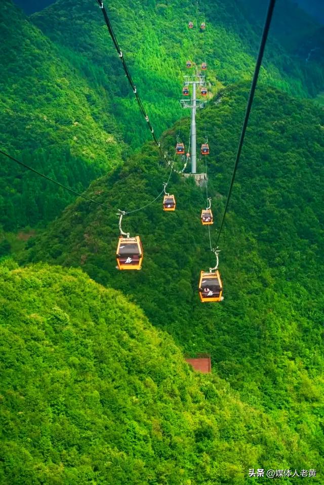 贵州六盘水避暑季旅游胜地客流迎高峰