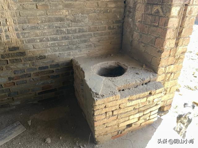 固阳银号镇，达茂旗额尔登敖包苏木、百灵庙镇夹皮沟田野考察笔记