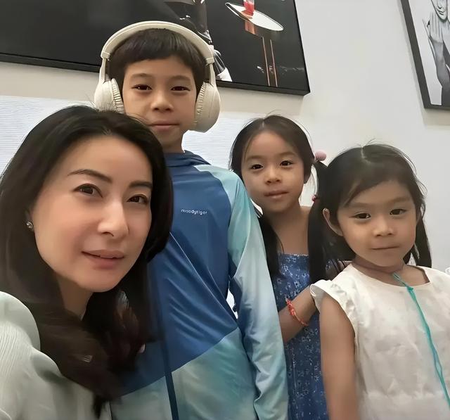 霍震霆没想到，儿媳郭晶晶再次官宣喜讯，让整个富太圈沉默