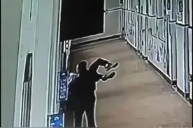 被喷水教师事件结局让人沉默了，家长做法引争议，教育到底该怎样图片