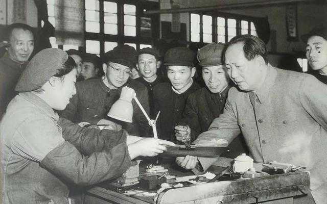 蒋介石在日记里坦言：重庆谈判放走毛主席，全是因为这两点！