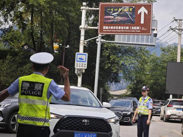 湖北公安｜【阳光下的守护】恩施公安：持续打造“旅游警务”品牌 全方位守护 让游客放心来舒心游