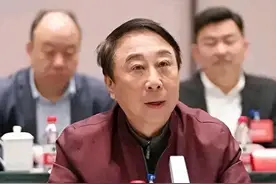 痛心疾首，曲协表彰大会开幕，冯巩主持发言，郭德纲再次被边缘化图片