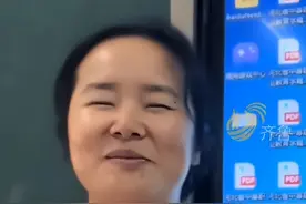 盲人语文老师站上高三讲台，双目失明但知识还在，可以带你们前行图片