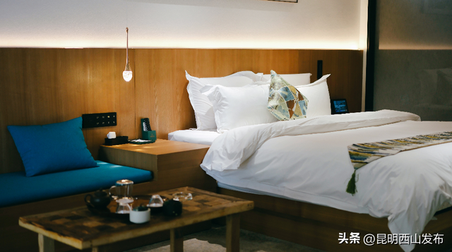 西山区“夜经济+特色街区”融合发展新样本：花千筑温泉酒店以在地化运营提升游客过夜留存率