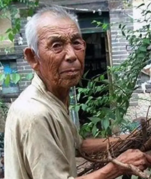 远离造神陷阱	，官媒揭开冰窟救人后李佳婷现状，令人担心的事发生