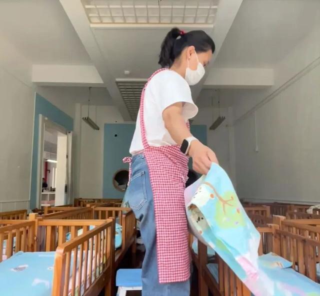 火了！上海45岁二胎妈妈找工作！保育员、陪诊师、试吃员...临时工统统尝试一遍，她感叹→