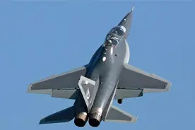 势头正盛，国产L-15教练机接连斩获订单，发动机却依赖俄罗斯？图片