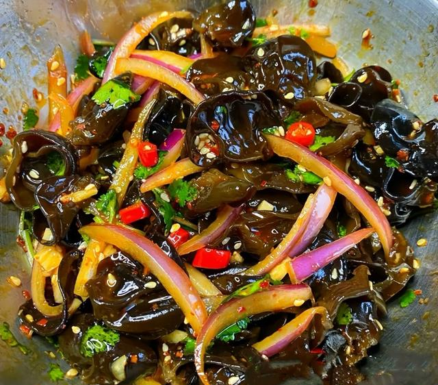 酒鬼评选出，男人最喜欢8种的“下酒小菜”，花生米却未能上榜