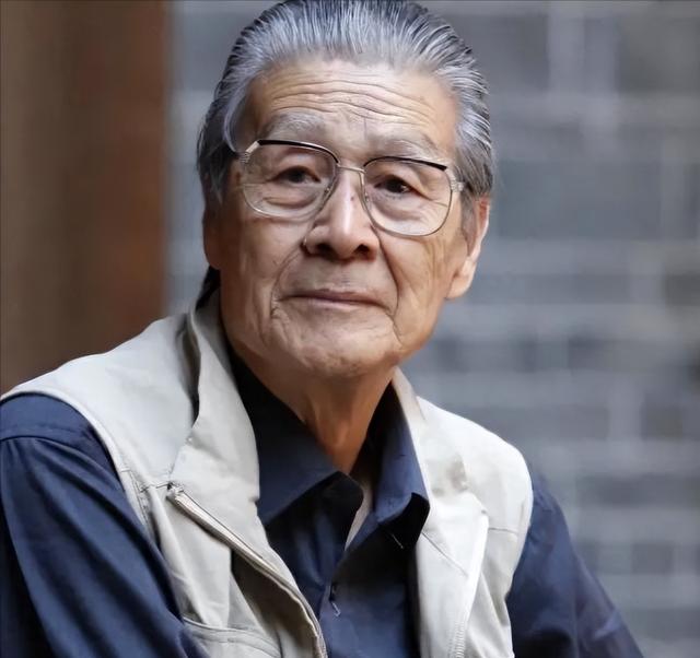 白天演员、晚上间谍，隐姓埋名75年，95岁“姜子牙”的传奇一生