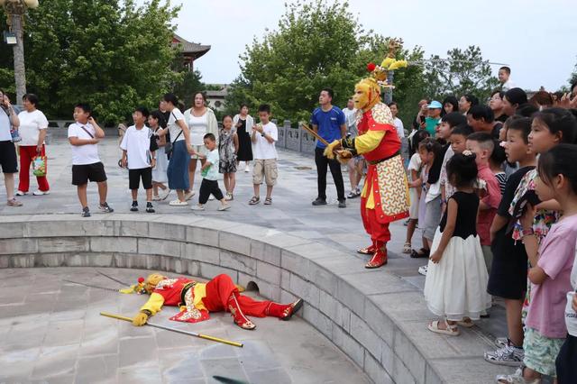 乡宁戎子酒庄夜游嘉年华璀璨启幕西游IP赋能文旅融合新标杆