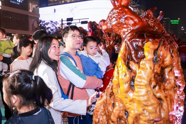 文化为桥 山海相约 “2025‘开化文化日’走进上城系列活动”在杭州湖滨步行街举行