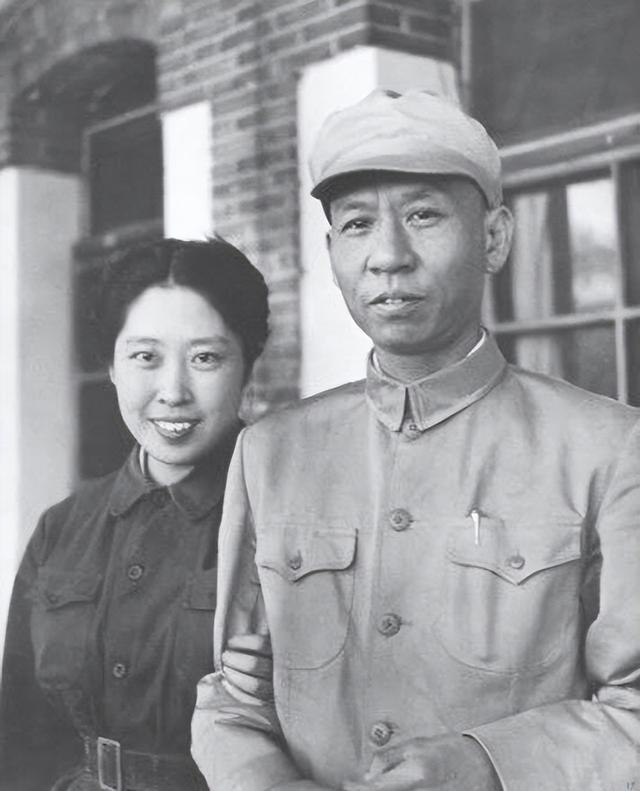 1981年宋庆龄病危，王光美为实现她未了心愿，立即驱车面见胡耀邦