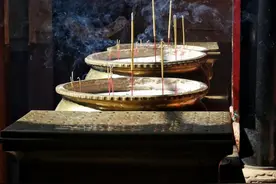 “女人经期不能拜神”是亵渎神明？要脱裤子检查吗！图片