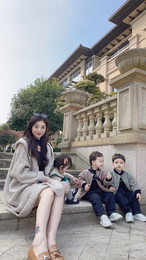 “买英国精子生3娃”的山东女人，7年后现状曝光：如今她后悔不？