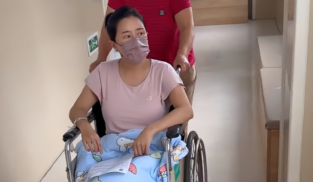 香港三级片女星下嫁农村，曾不雅照满天飞，如今42岁官宣怀孕