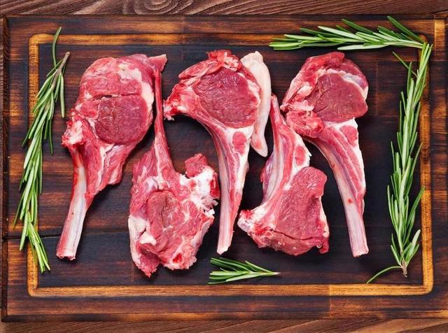 胃癌患者饮食指南：若不想给胃添“负担”，少吃肥肉，多吃这7样