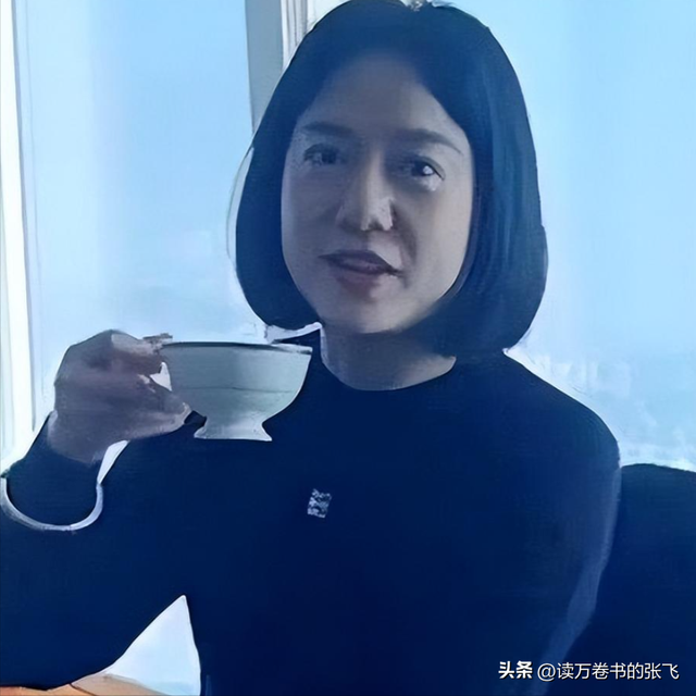 杨振宁走后1个月, 翁帆搬离别墅, 带走34箱东西, 那是她全部的财产