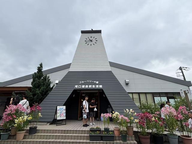 富士山下，谁能凭爱意要富士山私有