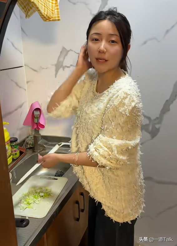 天津小伙接29岁离婚表嫂同居后续：表嫂正脸照流出 曝更多离婚内幕