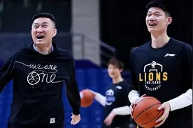 胡金秋感谢杜锋？胡金秋13年赚了多少钱？胡金秋鲜为人知的故事？图片