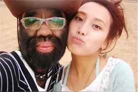 毛孩于震寰42岁娶美娇妻，不顾阻拦冒险生娃，儿子长相出人意料！图片